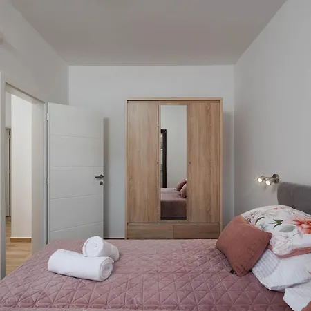 Apartament Seafront Nana *