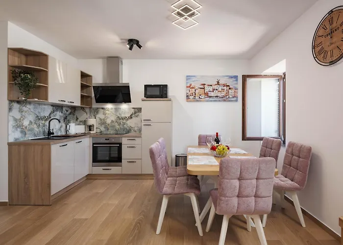 Seafront Nana Apartmán *